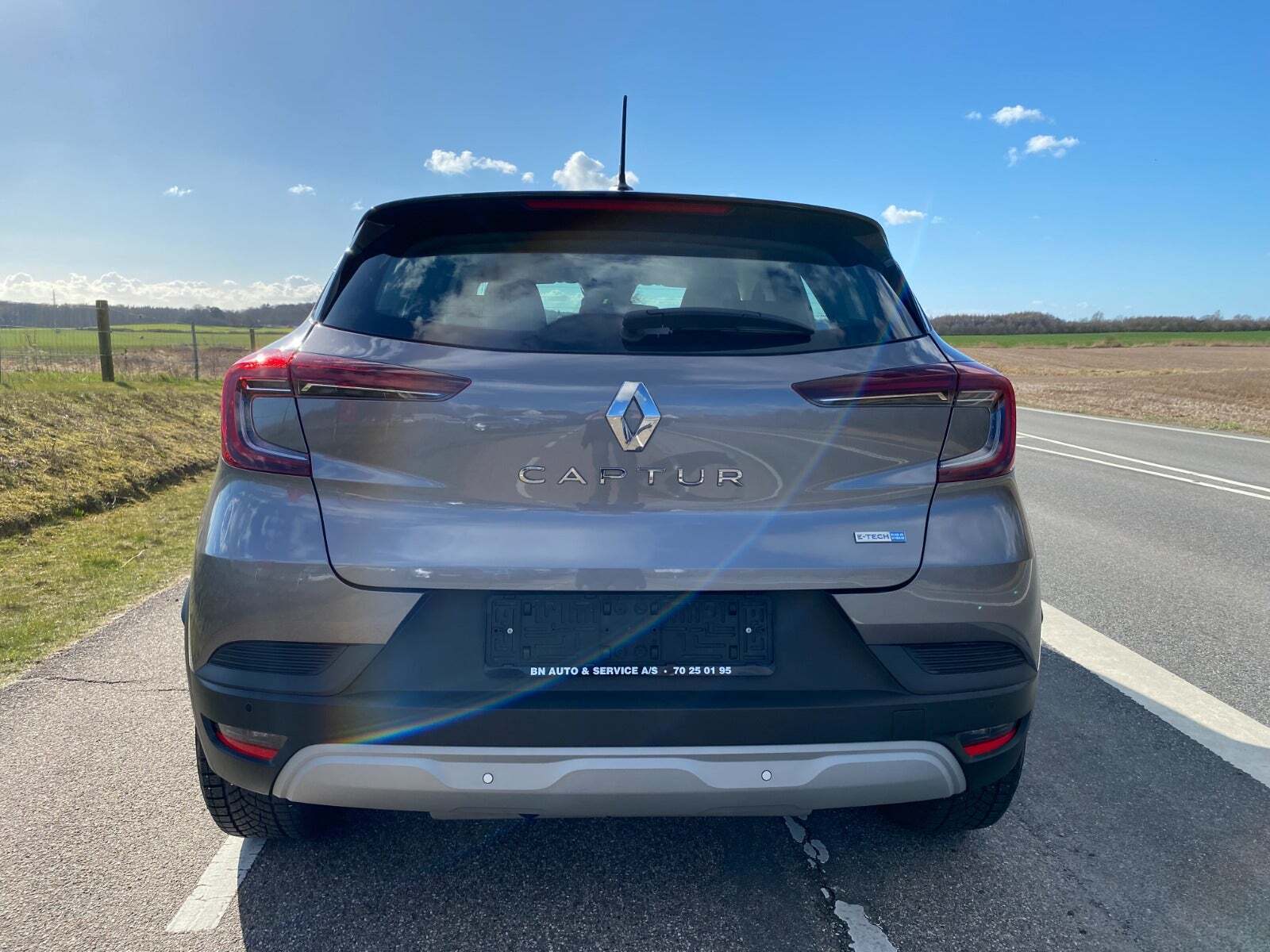 Grå Renault Captur fra 2022