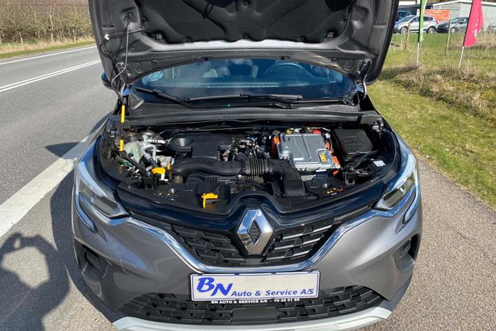 Grå Renault Captur fra 2022