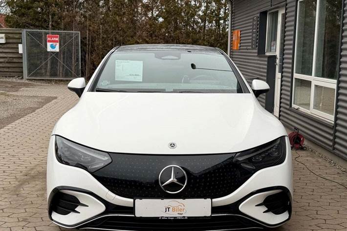 Hvid Mercedes EQE350 fra 2022