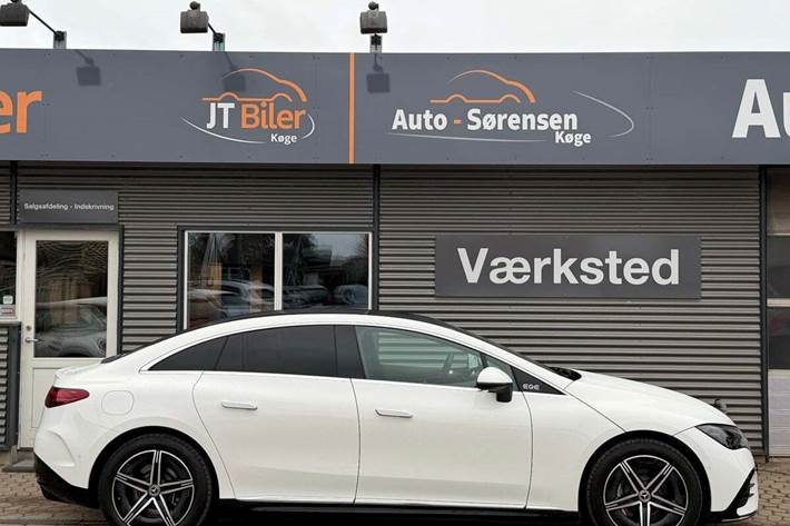 Hvid Mercedes EQE350 fra 2022