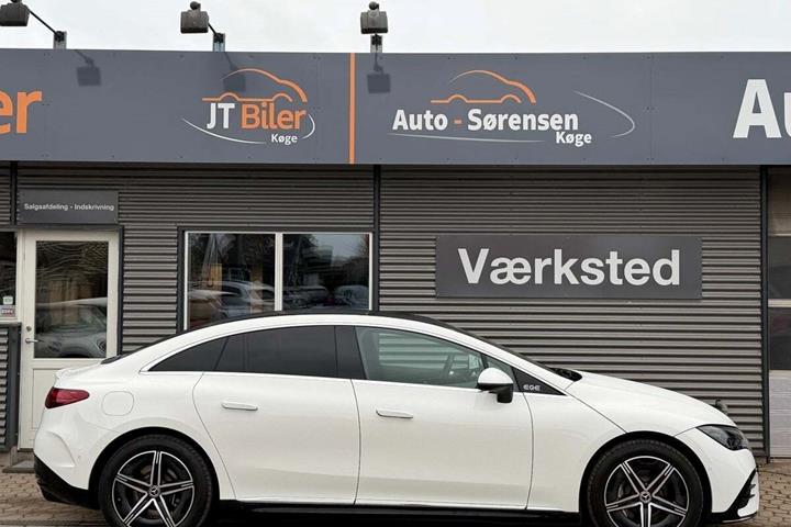Hvid Mercedes EQE350 fra 2022