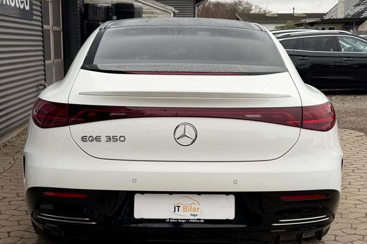 Hvid Mercedes EQE350 fra 2022