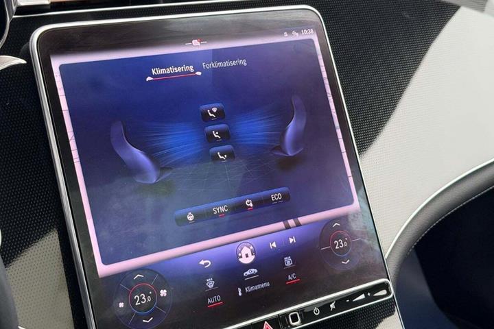 Hvid Mercedes EQE350 fra 2022