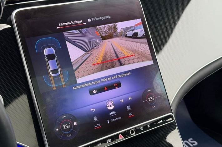 Hvid Mercedes EQE350 fra 2022