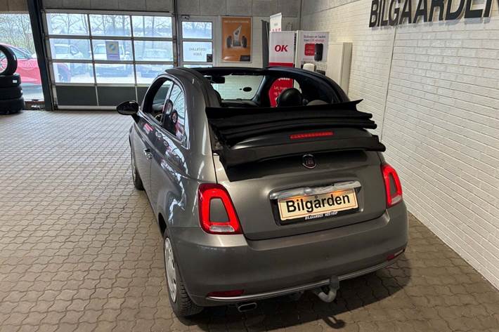 Grå Fiat 500C fra 2020