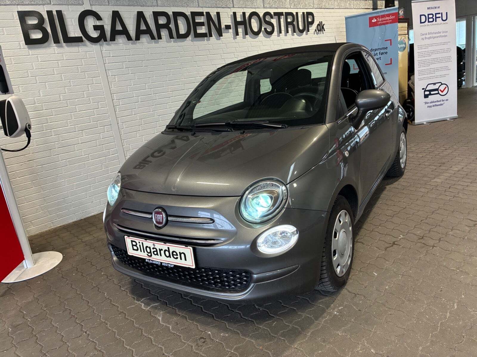 Grå Fiat 500C fra 2020