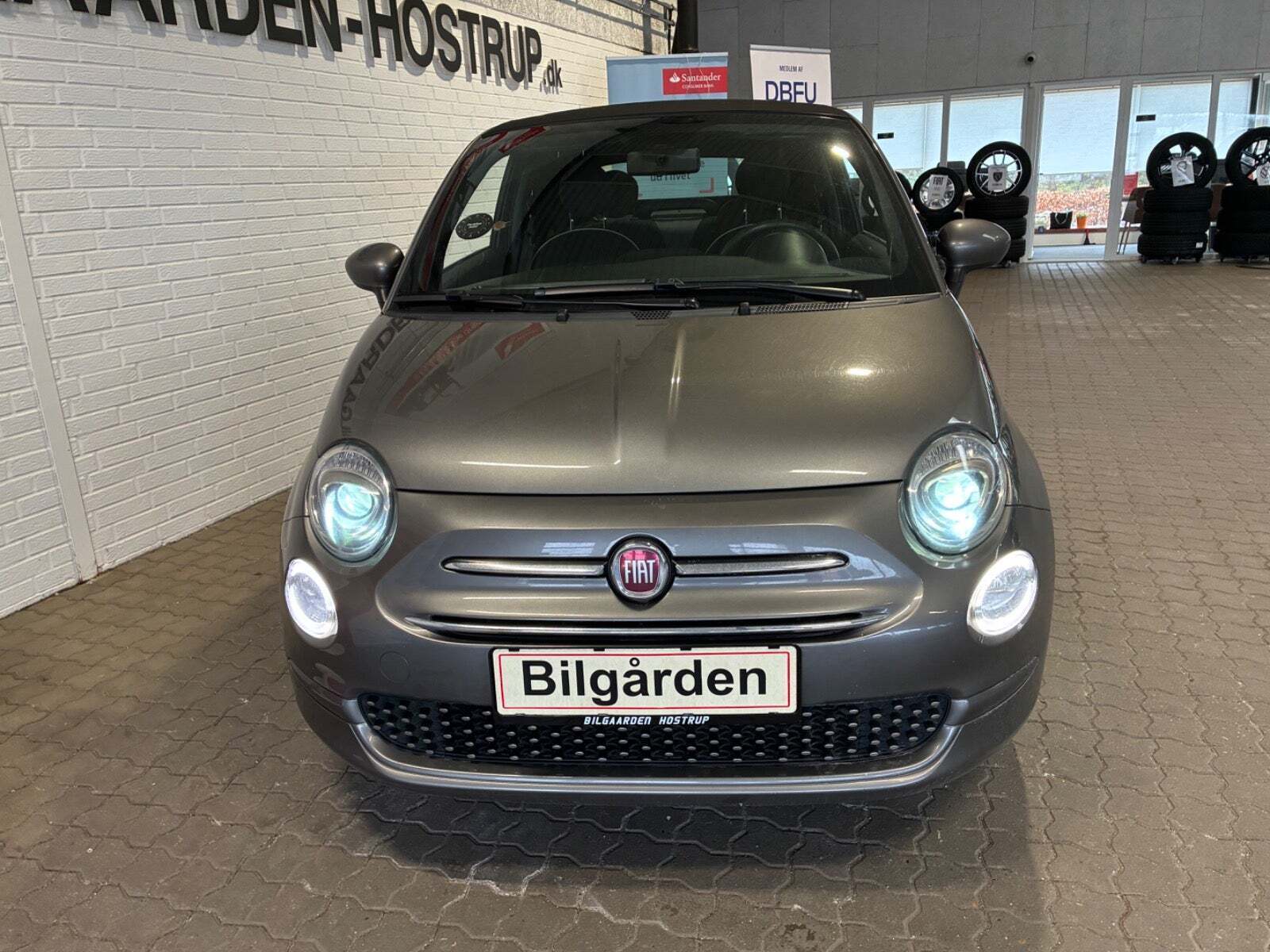 Grå Fiat 500C fra 2020