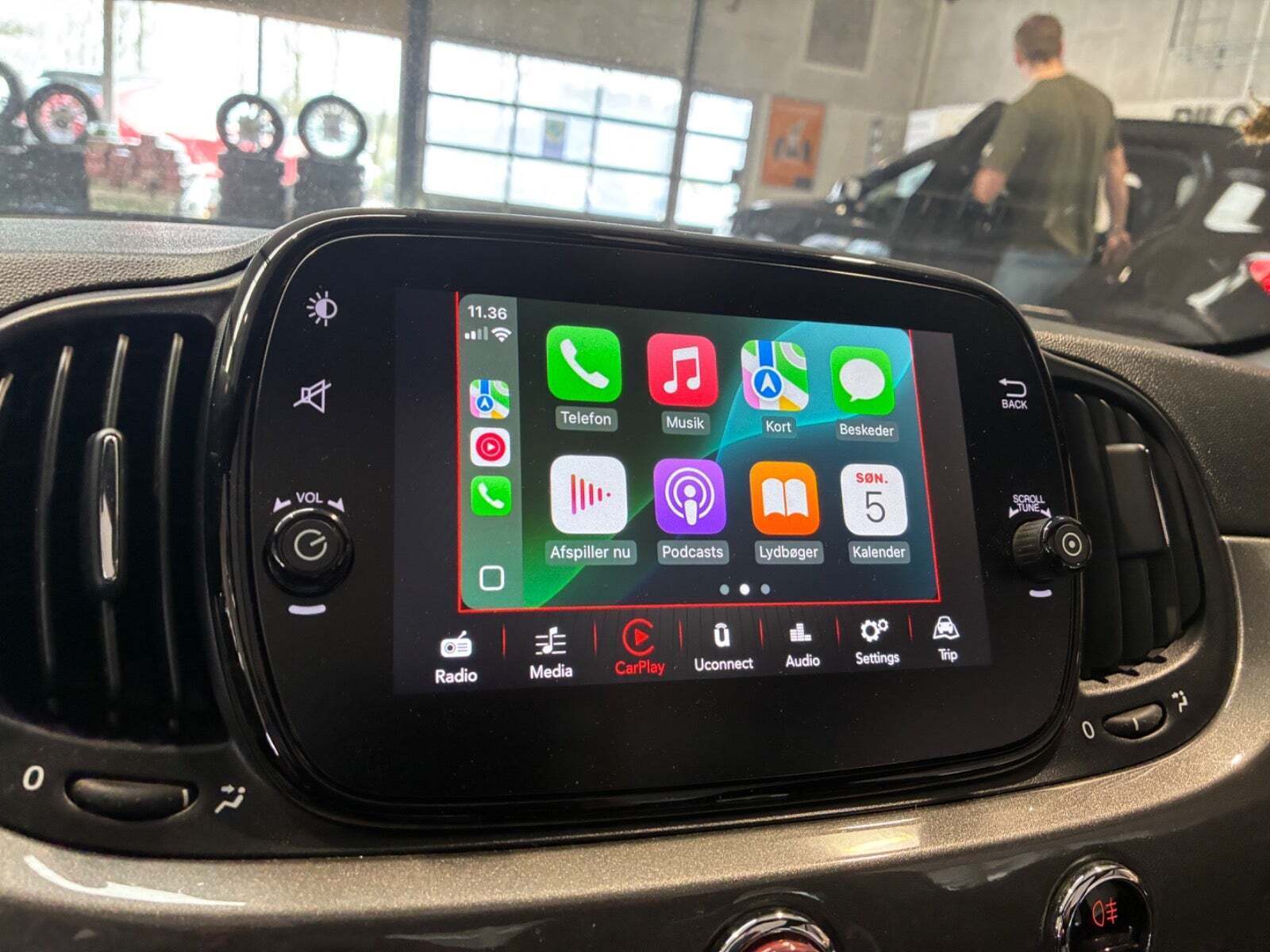 Grå Fiat 500C fra 2020
