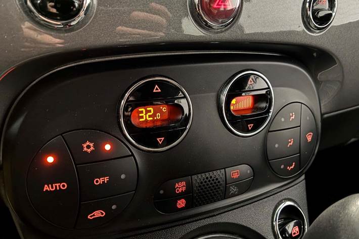 Grå Fiat 500C fra 2020