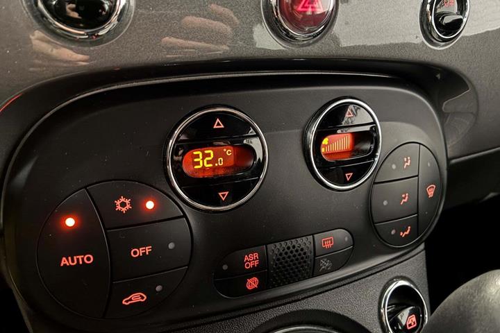 Grå Fiat 500C fra 2020