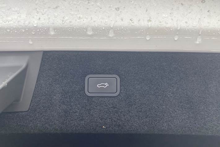 Hvid Polestar 4 fra 2025