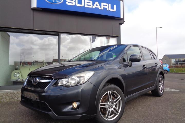 Grå Subaru XV fra 2015 set udefra