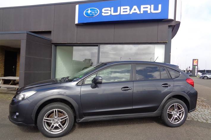 Grå Subaru XV fra 2015