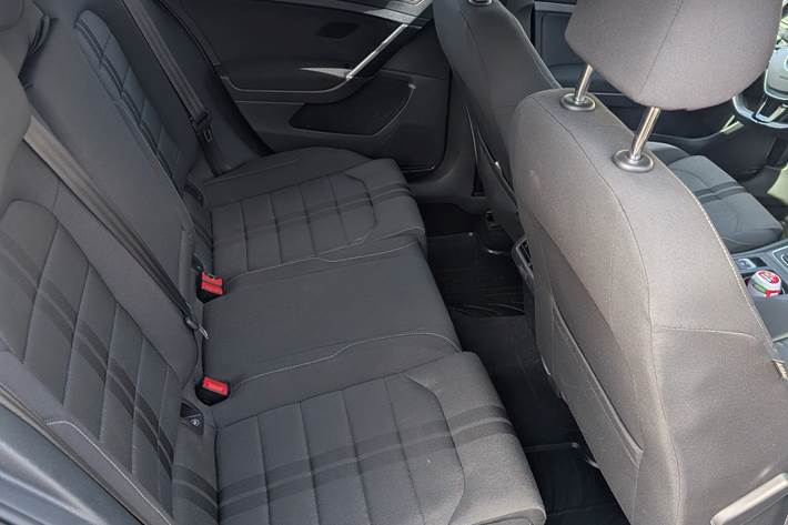 Grå VW Golf fra 2014