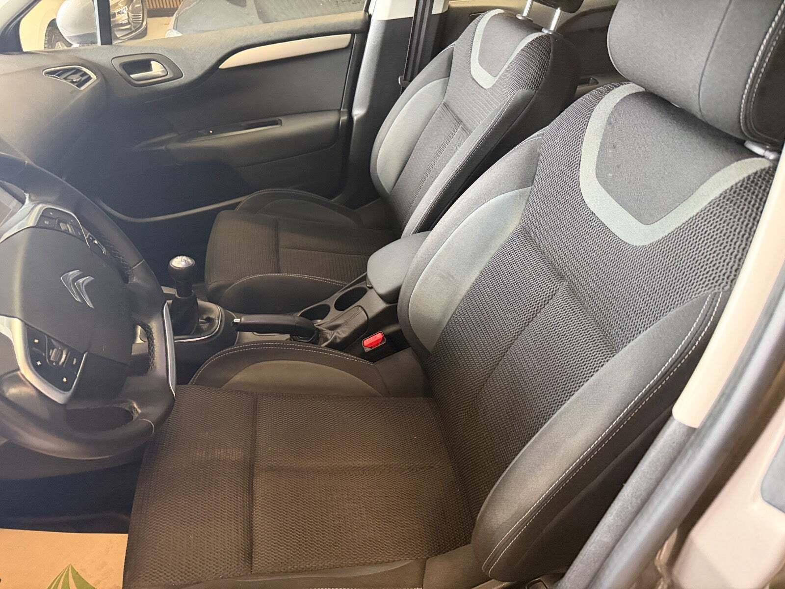Beige Citroën C4 fra 2013