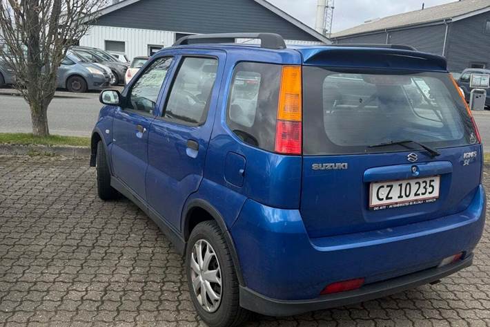 Blå Suzuki Ignis fra 2005