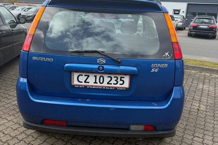 Blå Suzuki Ignis fra 2005