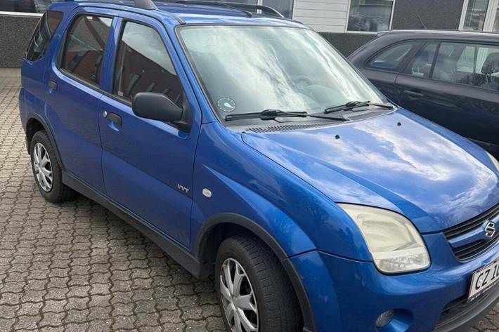 Blå Suzuki Ignis fra 2005