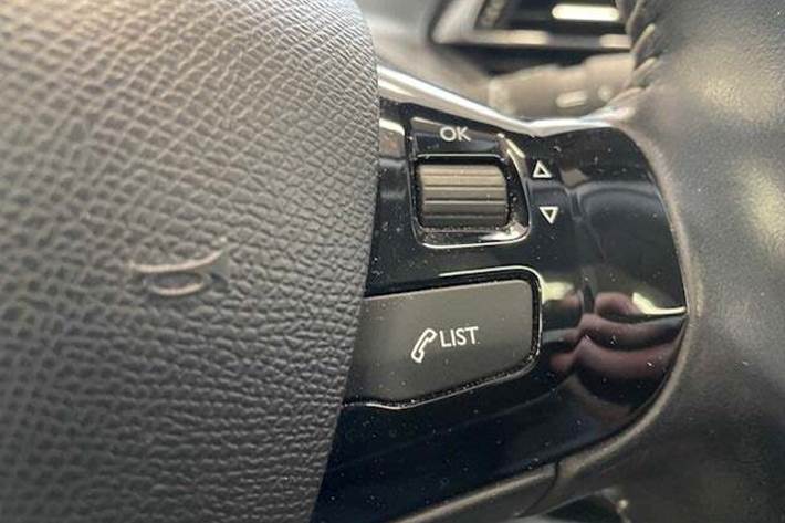 Blå Peugeot 308 fra 2018