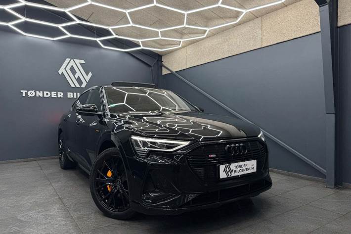 Sort Audi e-tron fra 2023