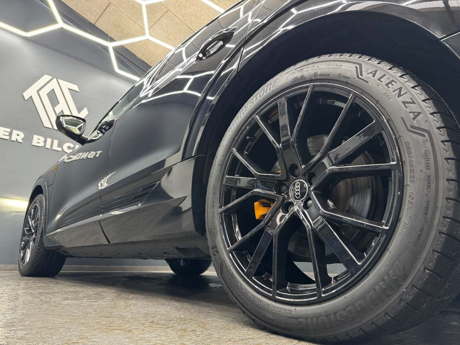 Sort Audi e-tron fra 2023