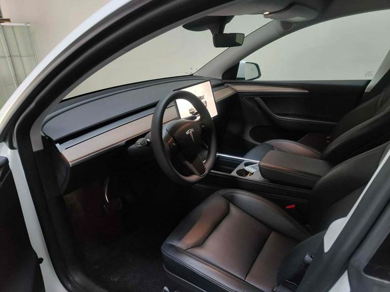 Tesla Model Y Long Range RWD