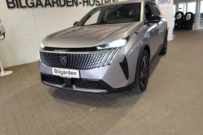 Sølv Peugeot e-5008 fra 2025