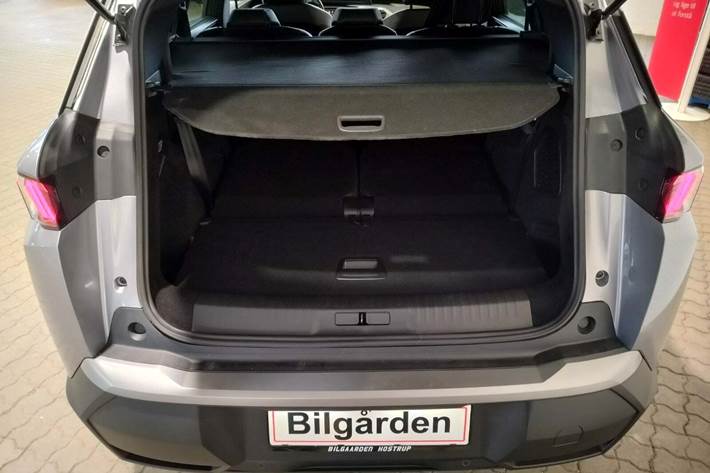 Sølv Peugeot e-5008 fra 2025