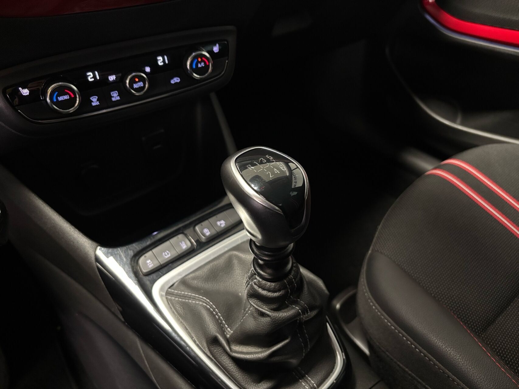 Hvid Opel Crossland fra 2022