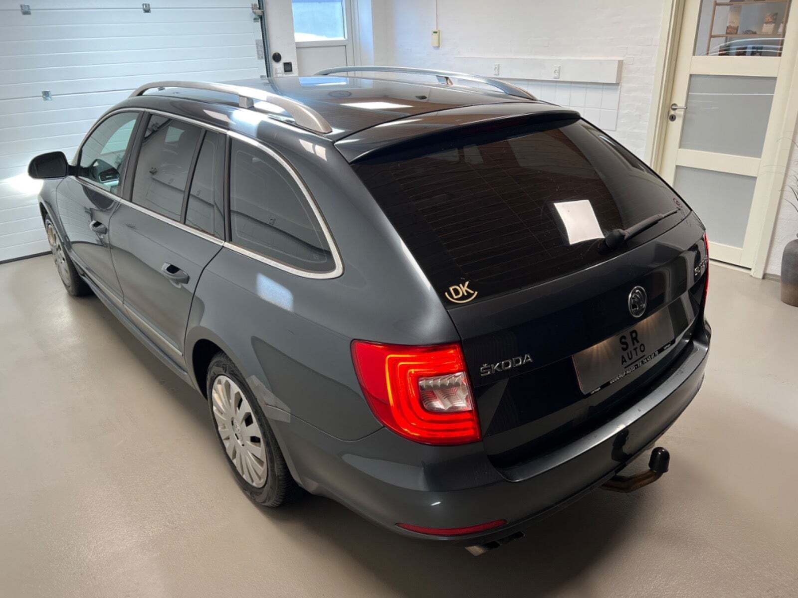 Grå Skoda Superb fra 2015