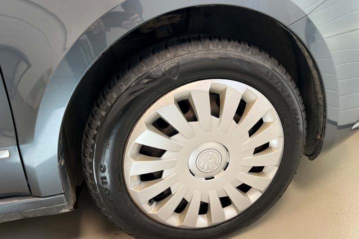 Grå Skoda Superb fra 2015