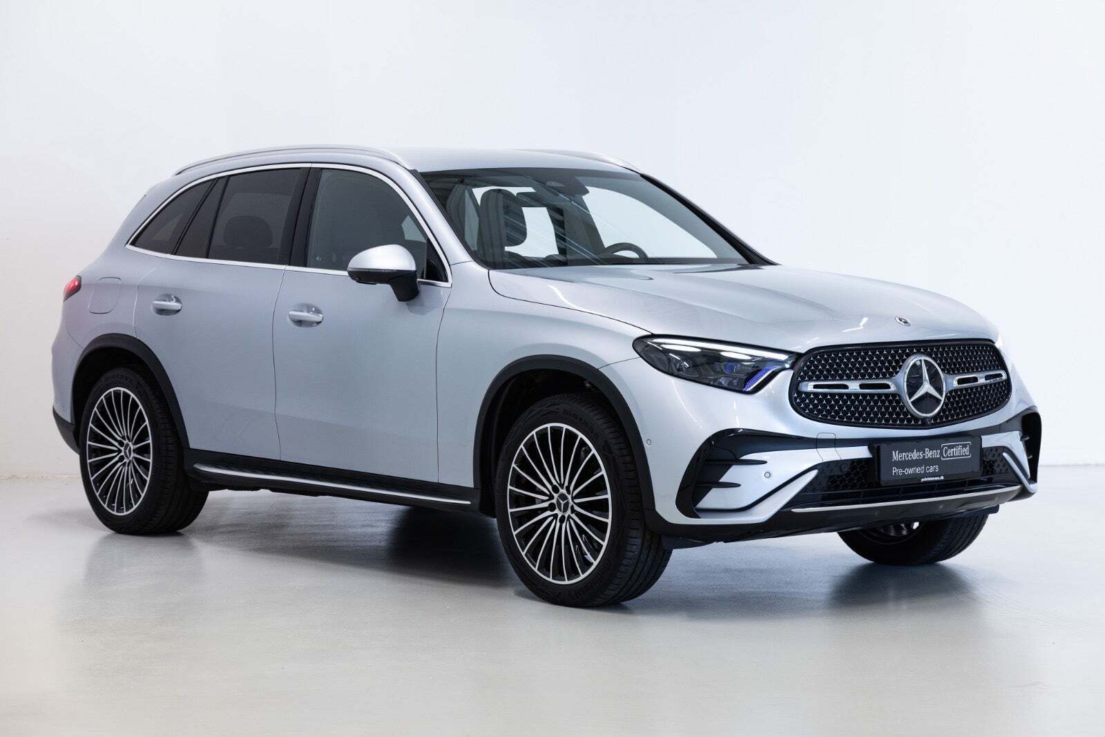 Sølv Mercedes GLC300 de fra 2023
