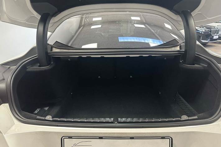 Hvid BMW M850i fra 2019