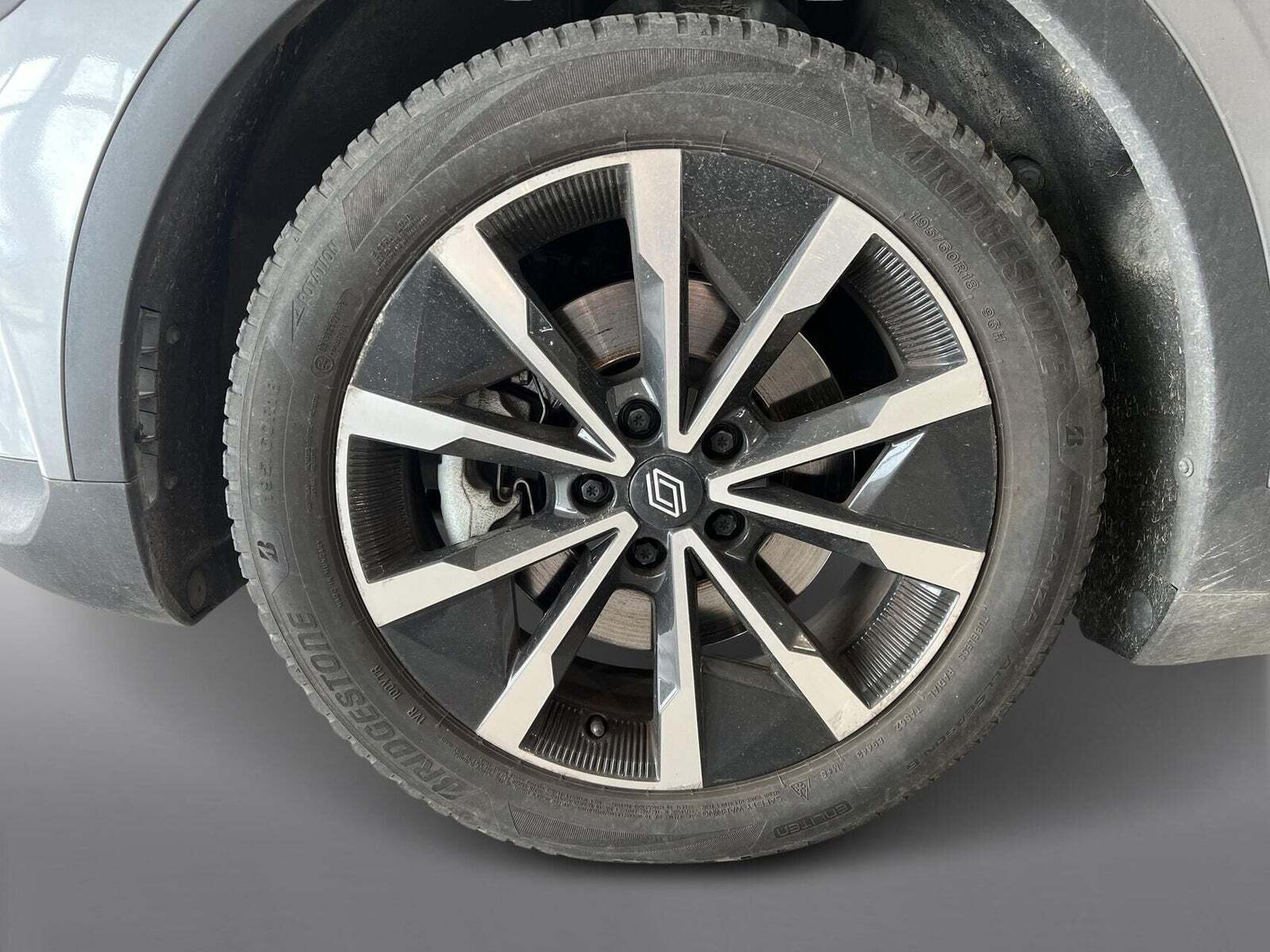 Grå Renault Megane E-Tech fra 2023