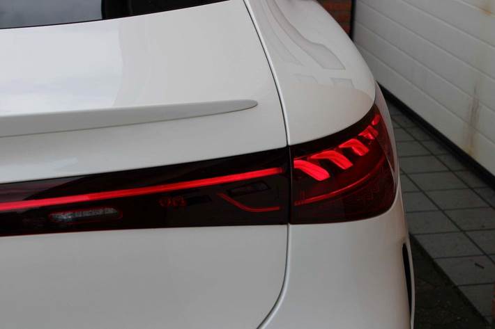 Hvid Mercedes EQS450+ fra 2022