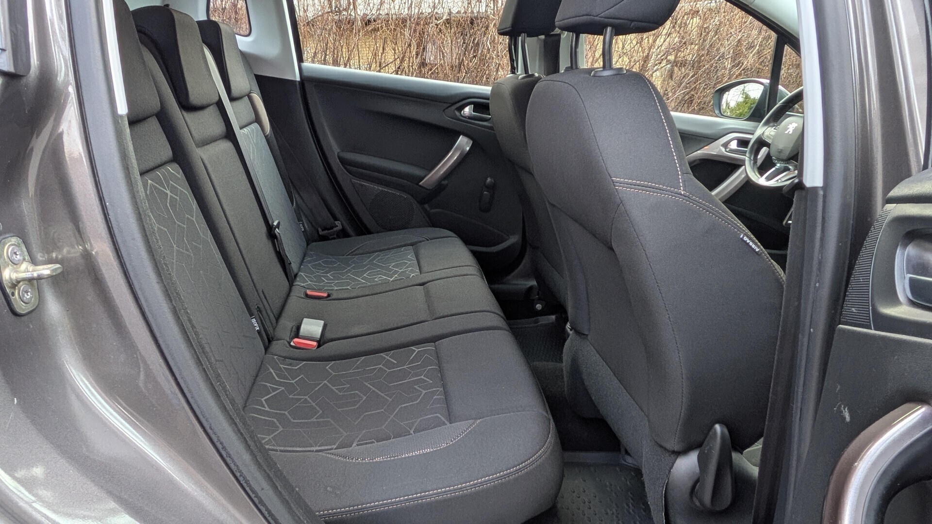 Grå Peugeot 2008 fra 2013