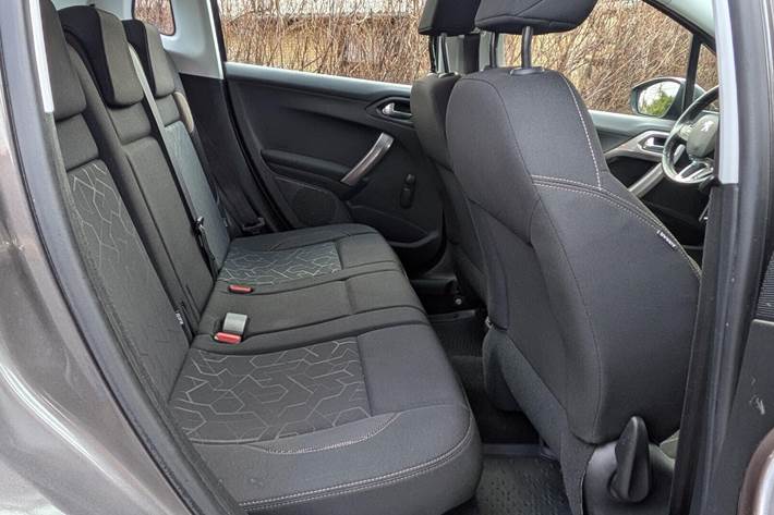 Grå Peugeot 2008 fra 2013