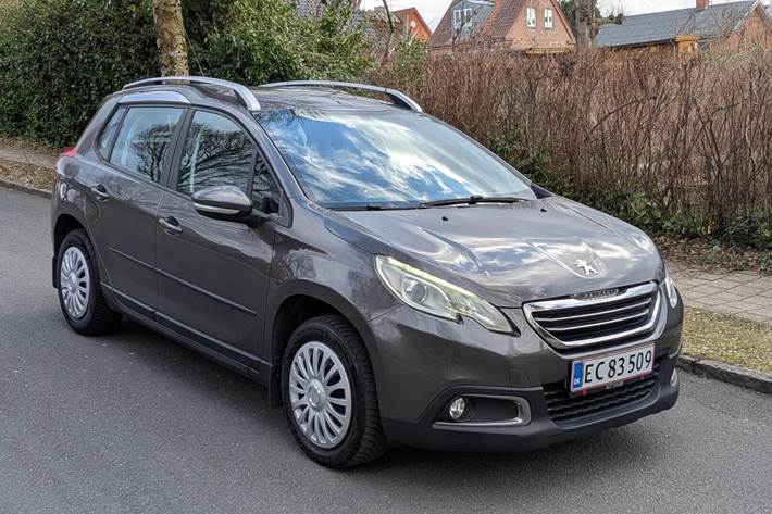 Grå Peugeot 2008 fra 2013