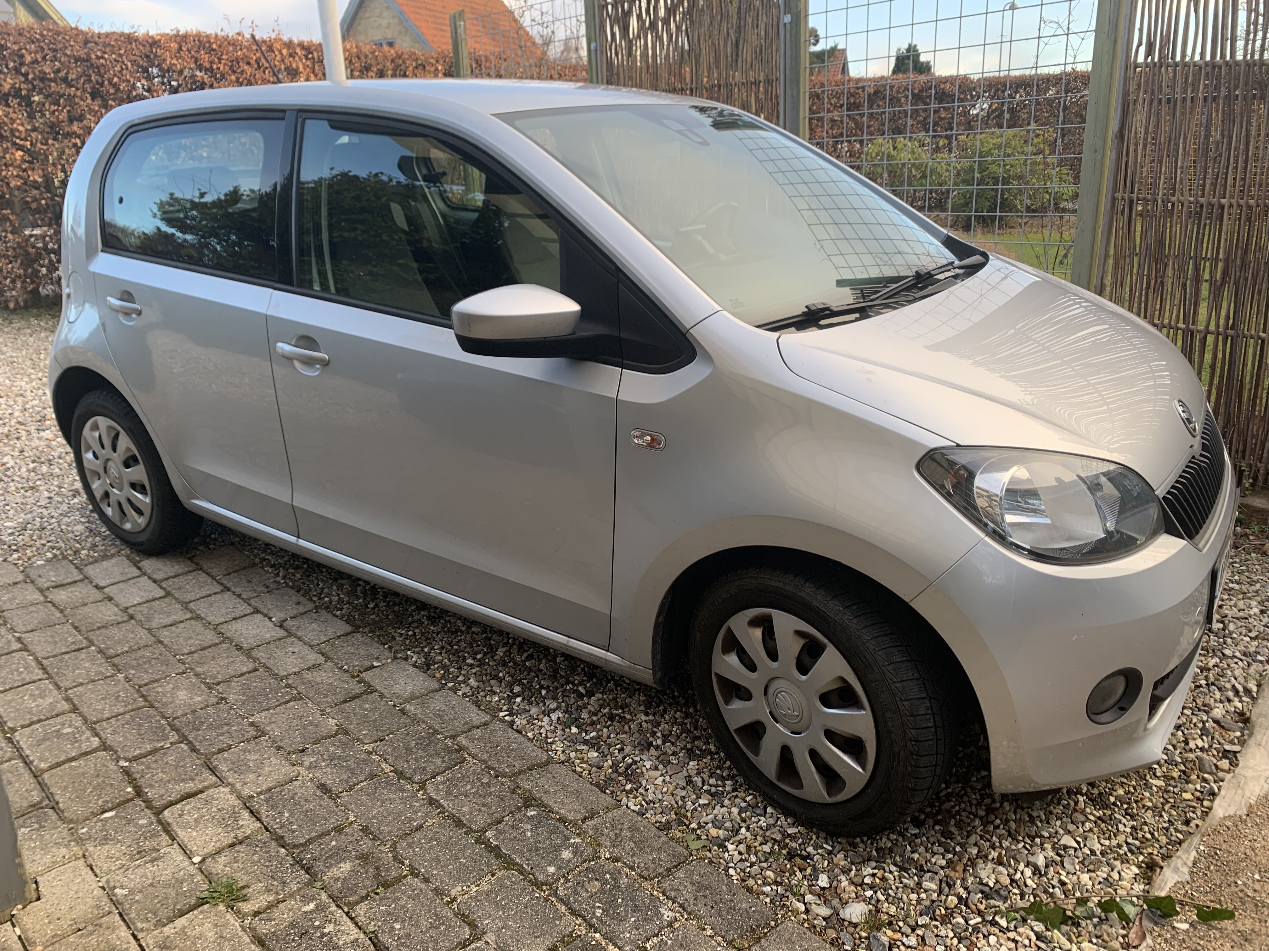 Grå Skoda Citigo fra 2014