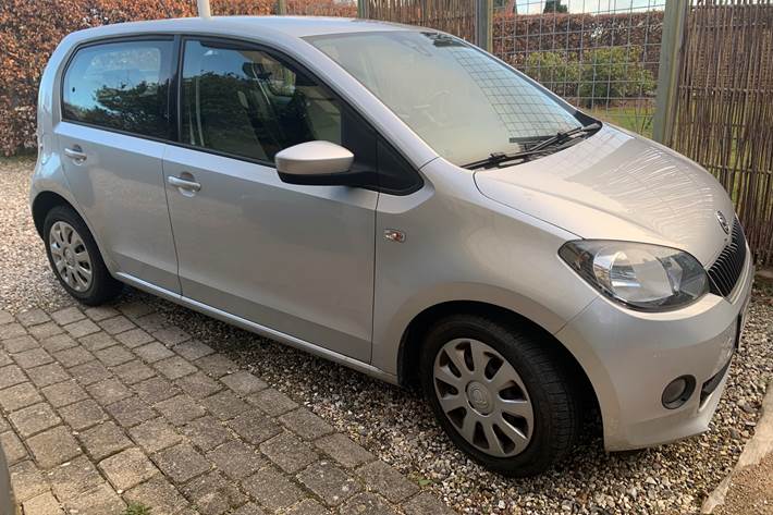 Grå Skoda Citigo fra 2014
