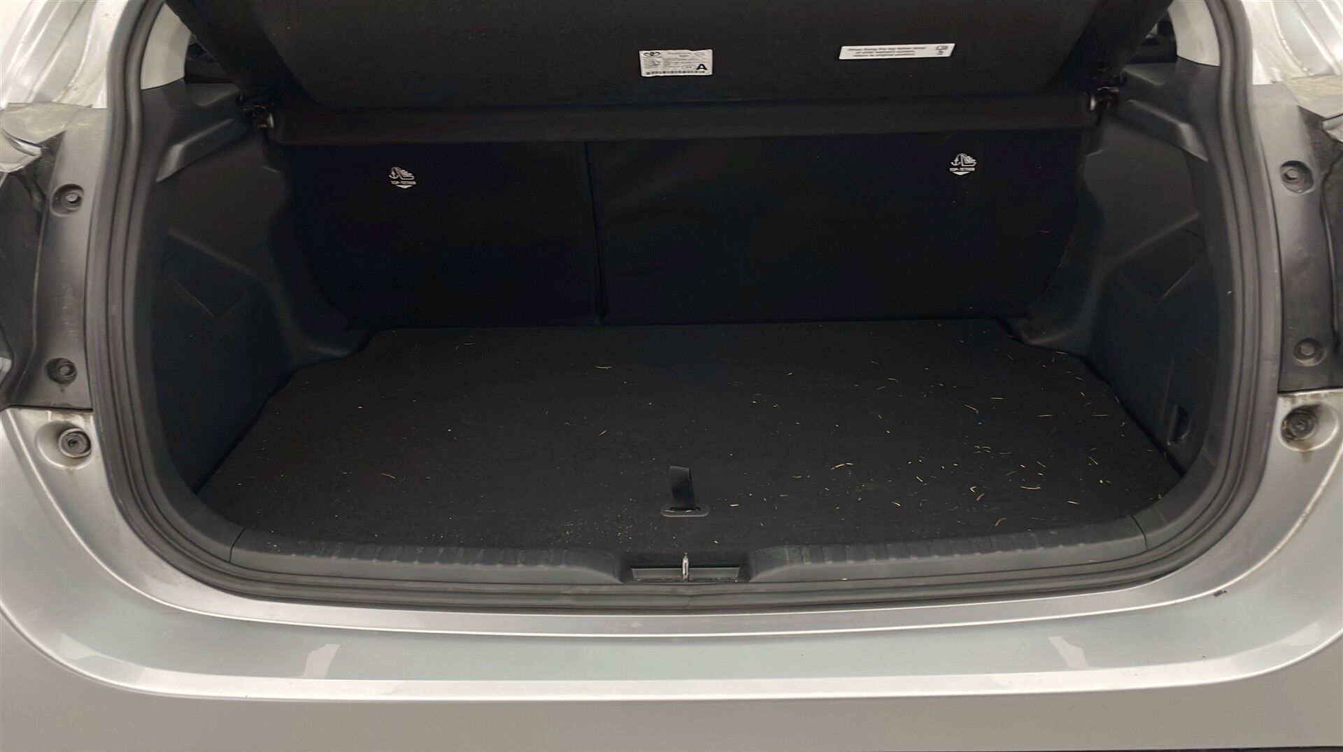 Sølv Toyota Yaris fra 2022