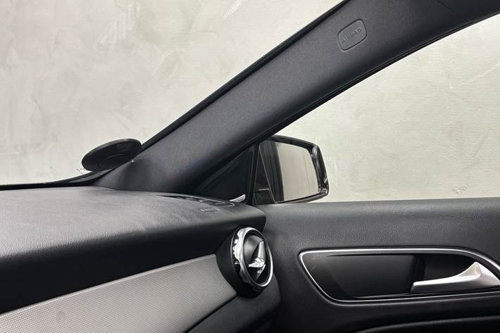 Brun Mercedes GLA250 fra 2018