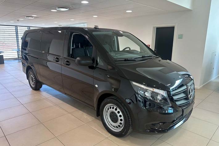 Sort Mercedes Vito 114 fra 2023