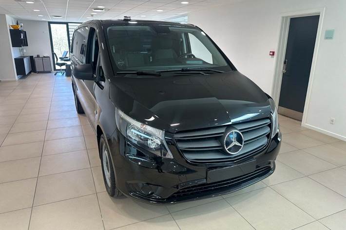 Sort Mercedes Vito 114 fra 2023
