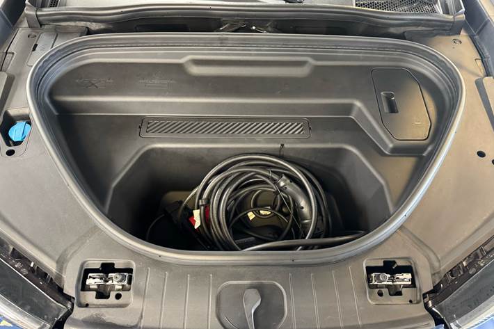 Blå Audi SQ6 fra 2024