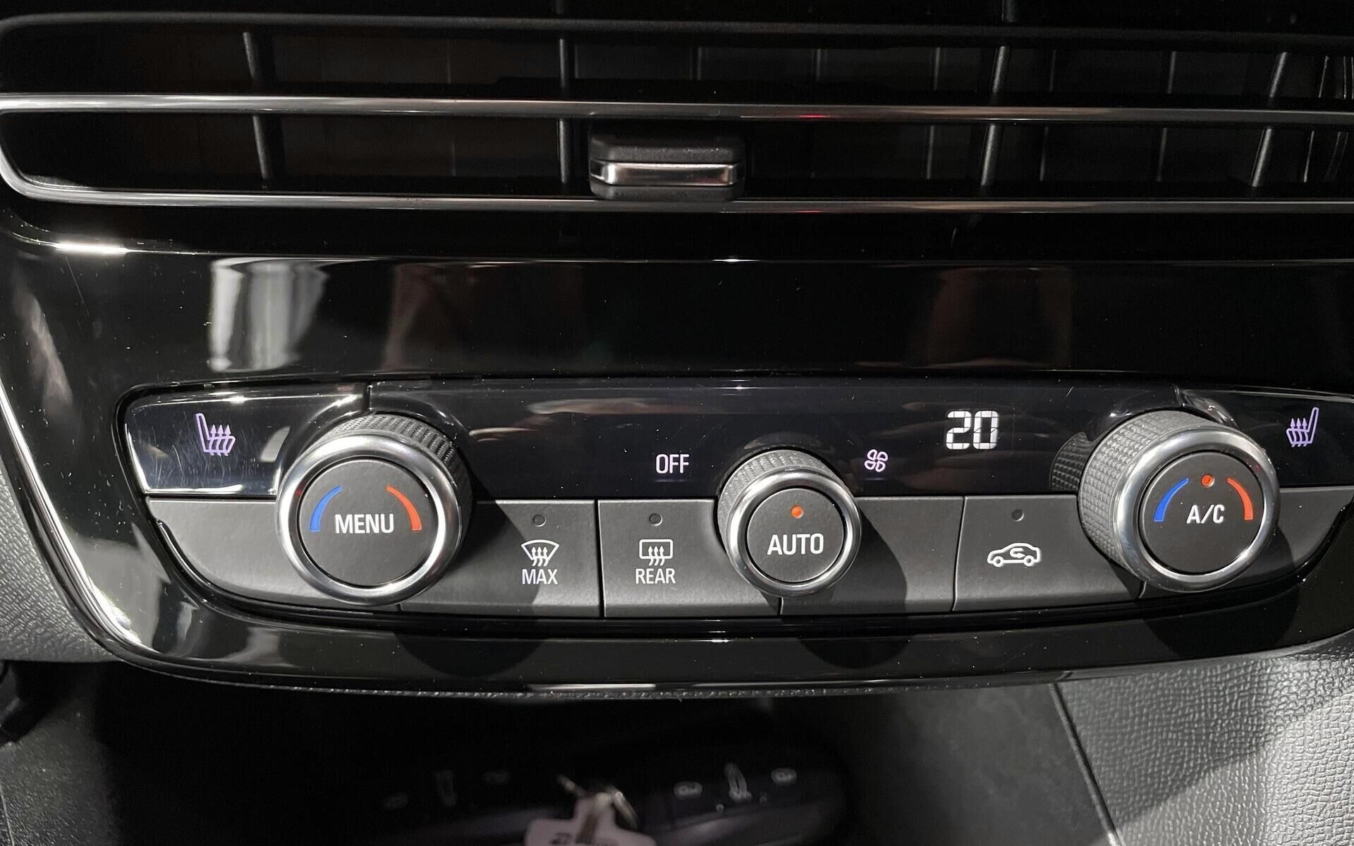 Sort Opel Mokka-e fra 2022