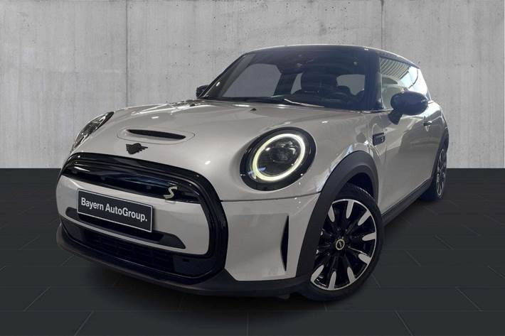 Sølv Mini Cooper SE fra 2023 set udefra