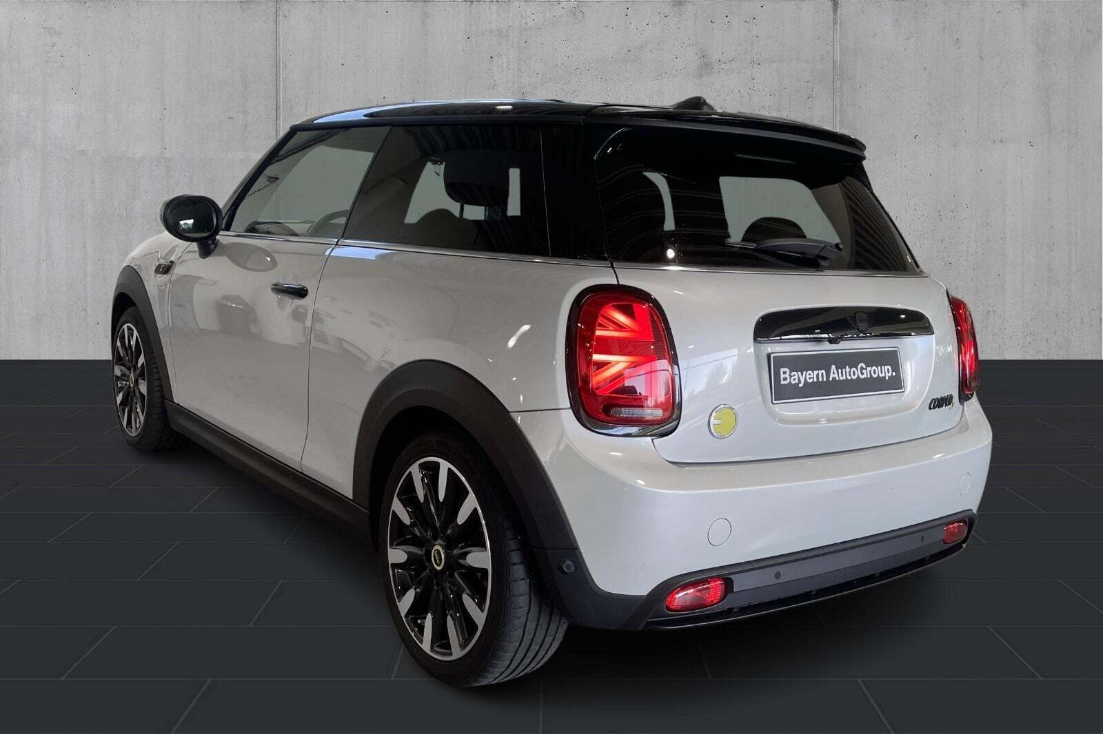 Sølv Mini Cooper SE fra 2023