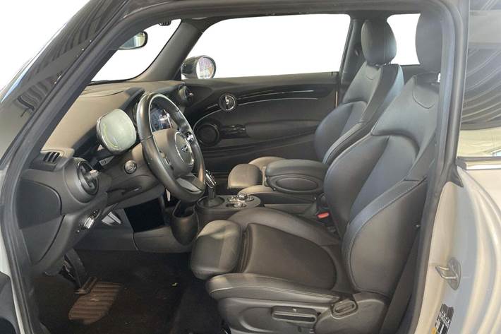 Sølv Mini Cooper SE fra 2023