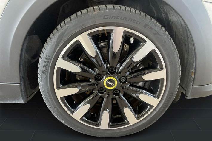 Sølv Mini Cooper SE fra 2023